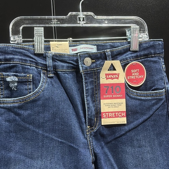 Levi’s 710 Super Skinny stretch, adjustable waistband, soft and stretchy - Picture 3 of 5